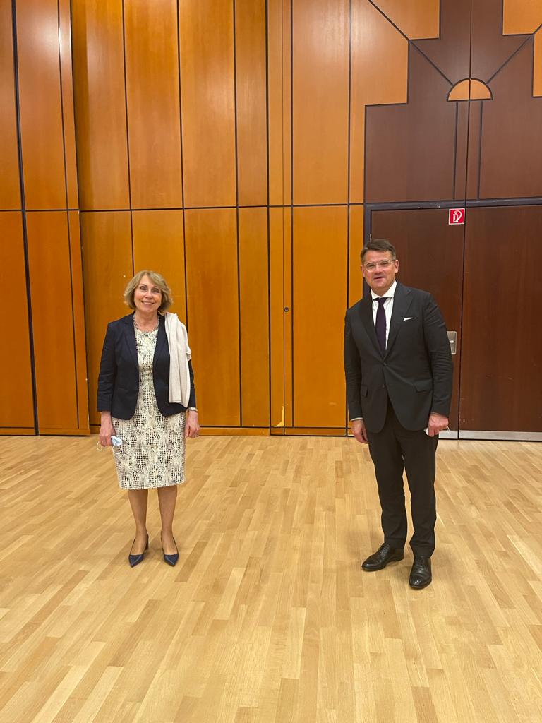 MIT-Vorsitzende Christiane Loizides mit Landtagspräsiident Boris Rhein MdL 
